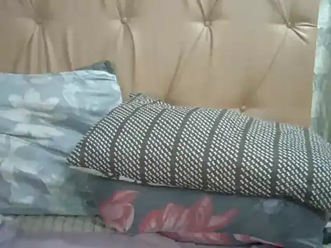 Snapshot of Ladyxx21 chatting on February 2026 12:31:01 AM Ladyxx21 online show from February 2026 12:31:01 AM