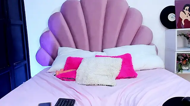 Lili Stone  online show from April 2026 07:45:01 AM