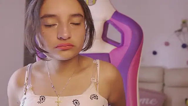  emily jonexs online show from February 2026 08:59:01 PM