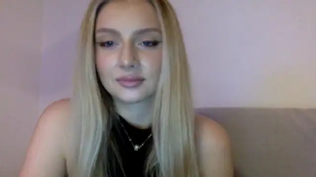 Snapshot of MayaWetDream chatting on February 2026 09:22:02 PM MayaWetDream online show from February 2026 09:22:02 PM