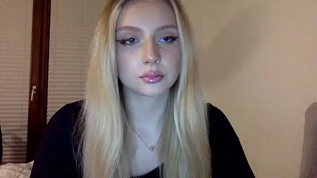 Snapshot of MayaWetDream chatting on February 2026 08:51:01 PM MayaWetDream online show from February 2026 08:51:01 PM