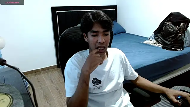 Snapshot of Pedestal_diamant chatting on February 2026 08:05:02 PM Pedestal diamant online show from February 2026 08:05:02 PM