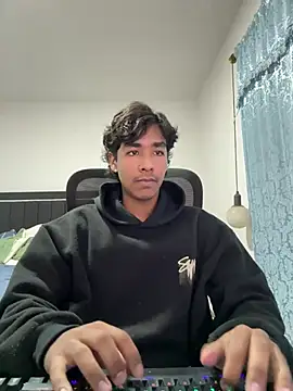 Snapshot of Pedestal_diamant chatting on February 2026 11:14:01 PM Pedestal diamant online show from February 2026 11:14:01 PM