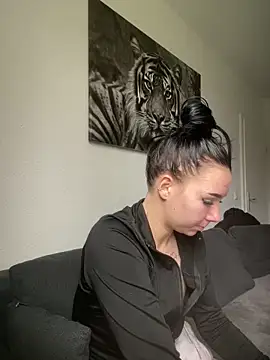 zoeelovee online show from February 2026 10:38:02 AM