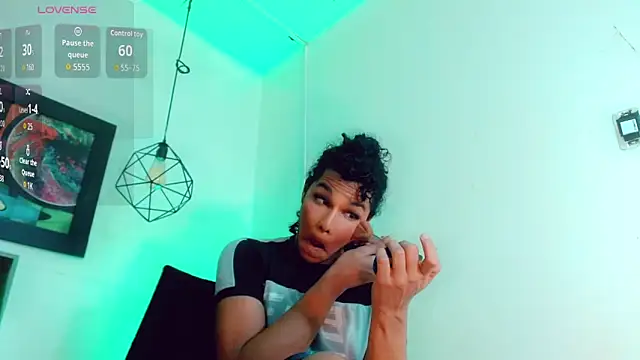 Snapshot of Zonce_shimer chatting on February 2026 03:49:02 AM Zonce shimer online show from February 2026 03:49:02 AM