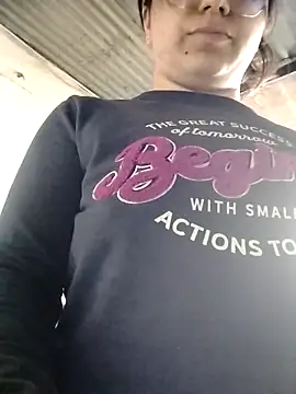 Snapshot of Jenni002_- chatting on February 2026 09:11:01 PM Jenni002 - online show from February 2026 09:11:01 PM