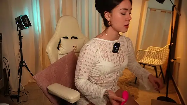 Snapshot of Madisonlara1 chatting on February 2026 06:22:02 PM Madisonlara1 online show from February 2026 06:22:02 PM