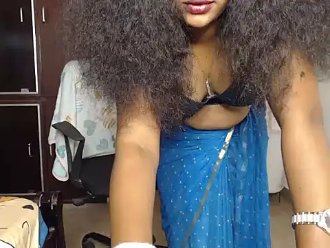 Snapshot of VixenNandhu chatting on March 2026 05:48:01 AM VixenNandhu online show from March 2026 05:48:01 AM