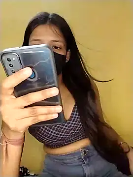 Naina-hott online show from May 2026 04:45:01 PM