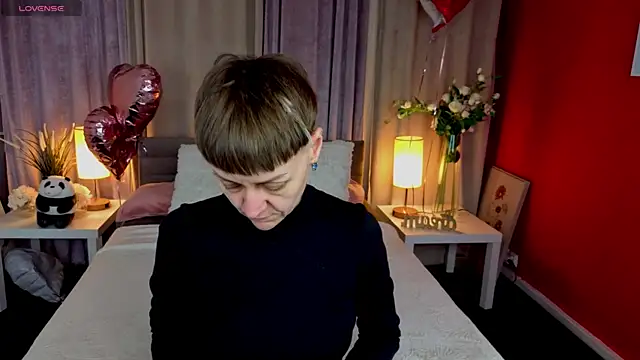 Snapshot of EmilyyBlake chatting on February 2026 05:41:01 PM EmilyyBlake online show from February 2026 05:41:01 PM