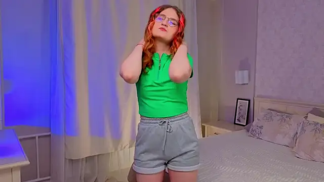 Snapshot of MaggieCata chatting on February 2026 01:13:01 AM MaggieCata online show from February 2026 01:13:01 AM