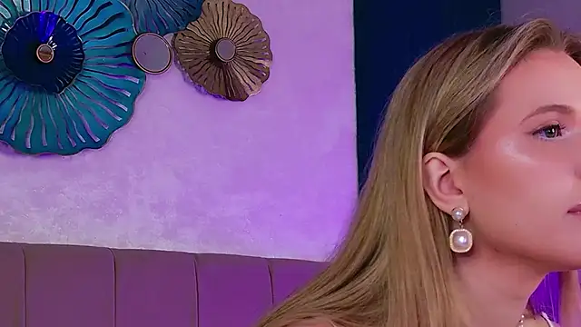 Snapshot of Beckie_White chatting on February 2026 08:41:02 PM Beckie White online show from February 2026 08:41:02 PM