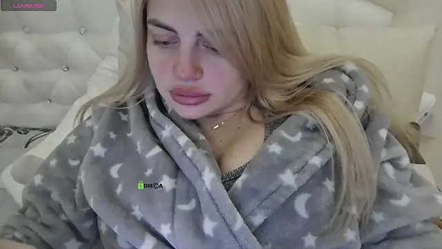 ShamlesssAdell online show from April 2026 06:06:01 PM
