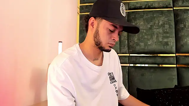 GaelyCoral online show from April 2026 11:22:02 AM