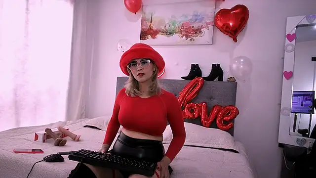 Snapshot of Sharlott_3 chatting on February 2026 01:41:02 PM Sharlott 3 online show from February 2026 01:41:02 PM