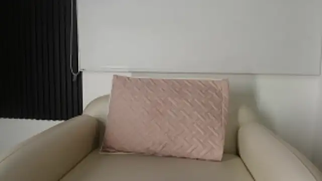 Sharlo Alvarez online show from February 2026 08:18:01 PM