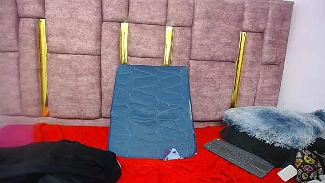FRANCESCA LOVE  online show from April 2026 04:03:02 AM