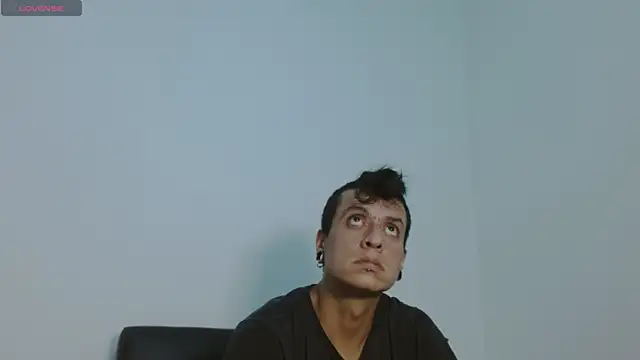 Snapshot of SkinnyDevil12 chatting on February 2026 03:25:01 AM SkinnyDevil12 online show from February 2026 03:25:01 AM