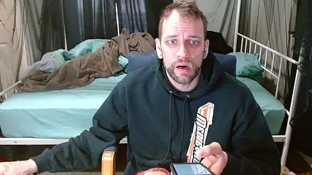 Snapshot of cguffey2284 chatting on February 2026 07:14:02 PM cguffey2284 online show from February 2026 07:14:02 PM