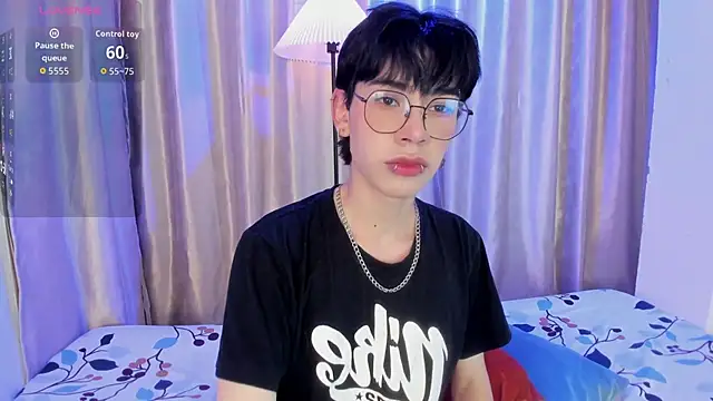 Demian Hush online show from April 2026 03:37:01 AM