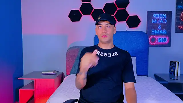 TommyBlue  online show from February 2026 06:44:01 PM