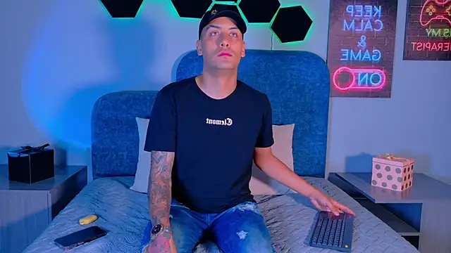 TommyBlue  online show from February 2026 06:47:01 PM