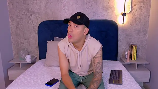 TommyBlue  online show from February 2026 05:02:01 PM