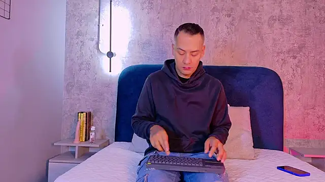 TommyBlue  online show from February 2026 03:42:02 PM