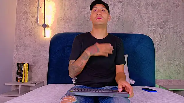 TommyBlue  online show from February 2026 06:50:01 PM