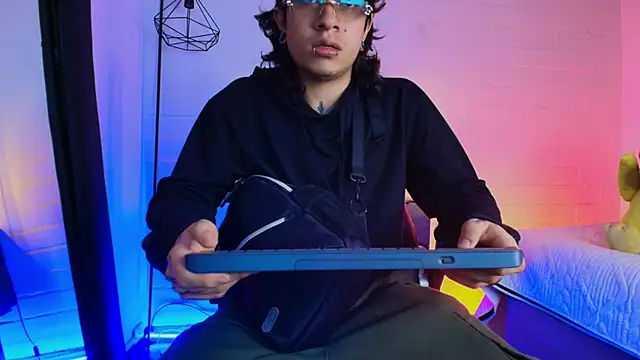 Axell Kussh online show from March 2026 09:29:02 PM