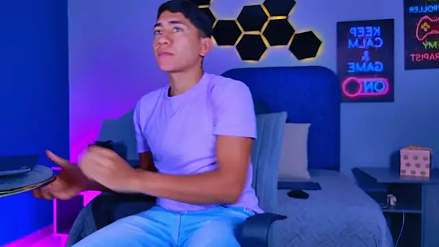 Snapshot of AxelBlaze_ chatting on February 2026 06:26:01 PM AxelBlaze online show from February 2026 06:26:01 PM