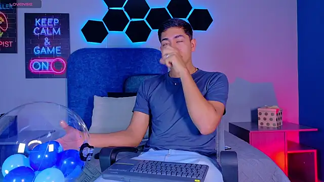 Snapshot of AxelBlaze_ chatting on February 2026 06:48:01 PM AxelBlaze online show from February 2026 06:48:01 PM