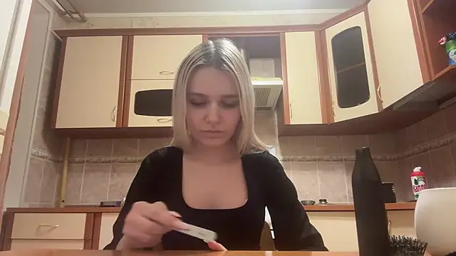 Snapshot of MiaBerlateen chatting on February 2026 06:06:02 PM MiaBerlateen online show from February 2026 06:06:02 PM