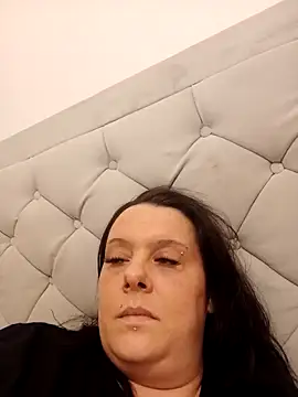 Snapshot of louisa36 chatting on February 2026 11:45:02 PM louisa36 online show from February 2026 11:45:02 PM