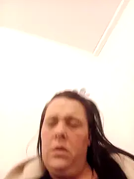Snapshot of louisa36 chatting on March 2026 02:04:02 AM louisa36 online show from March 2026 02:04:02 AM