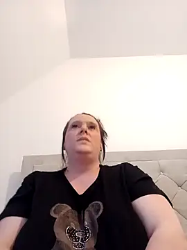 Snapshot of louisa36 chatting on April 2026 06:38:02 PM louisa36 online show from April 2026 06:38:02 PM