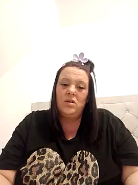 Snapshot of louisa36 chatting on April 2026 10:40:02 PM louisa36 online show from April 2026 10:40:02 PM