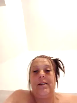 Snapshot of louisa36 chatting on April 2026 09:56:02 PM louisa36 online show from April 2026 09:56:02 PM