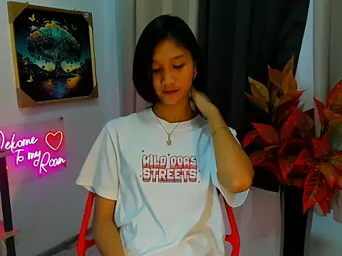 Snapshot of littlemikay chatting on February 2026 06:10:02 AM littlemikay online show from February 2026 06:10:02 AM