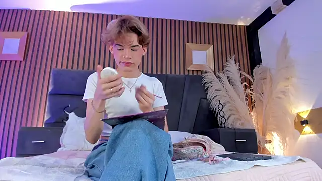 Snapshot of AngelDoll_1 chatting on February 2026 05:04:01 AM AngelDoll 1 online show from February 2026 05:04:01 AM