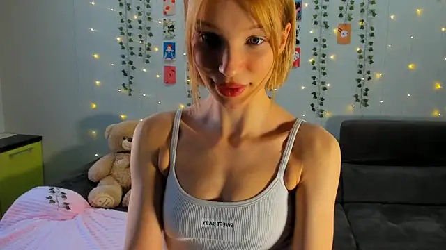 Snapshot of Kiracute18 chatting on February 2026 03:46:01 AM Kiracute18 online show from February 2026 03:46:01 AM