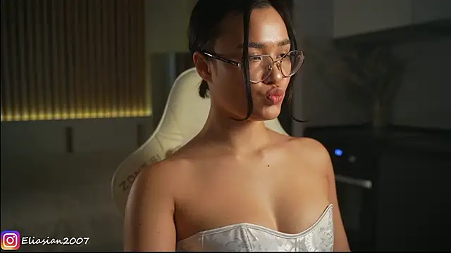 Snapshot of Eliasian chatting on March 2026 01:22:01 PM Eliasian online show from March 2026 01:22:01 PM