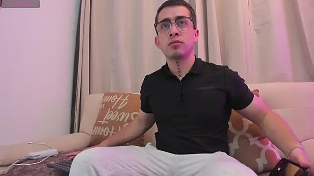 Snapshot of Tommas_Jhonson chatting on February 2026 03:35:02 AM Tommas Jhonson online show from February 2026 03:35:02 AM