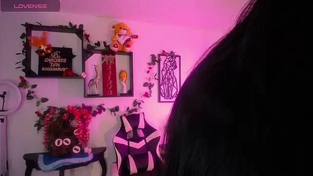 Snapshot of QueenRose94 chatting on February 2026 01:48:01 PM QueenRose94 online show from February 2026 01:48:01 PM