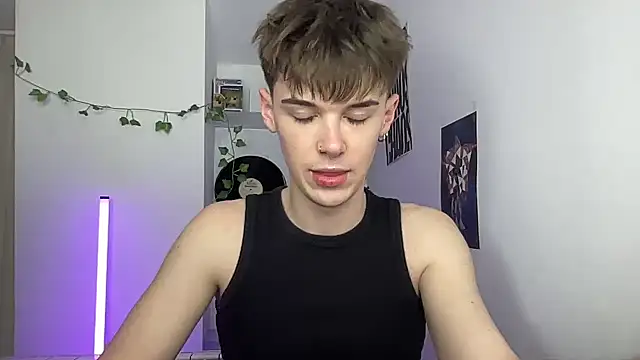 YourMilkyGuy online show from May 2026 09:33:01 PM