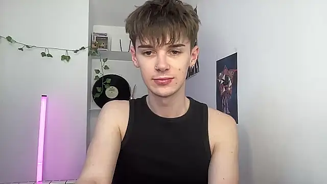 YourMilkyGuy online show from May 2026 04:04:01 PM