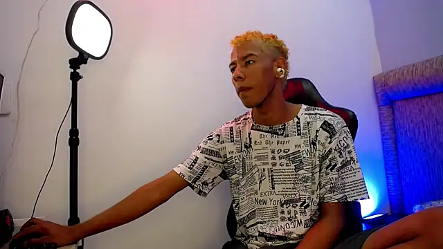 Snapshot of Taylerr_19 chatting on February 2026 03:22:02 AM Taylerr 19 online show from February 2026 03:22:02 AM