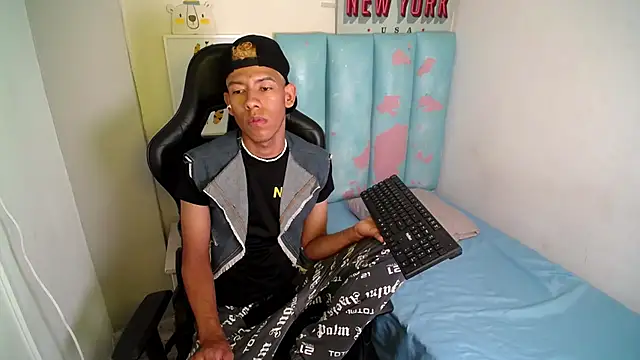 Snapshot of Taylerr_19 chatting on February 2026 08:25:02 PM Taylerr 19 online show from February 2026 08:25:02 PM