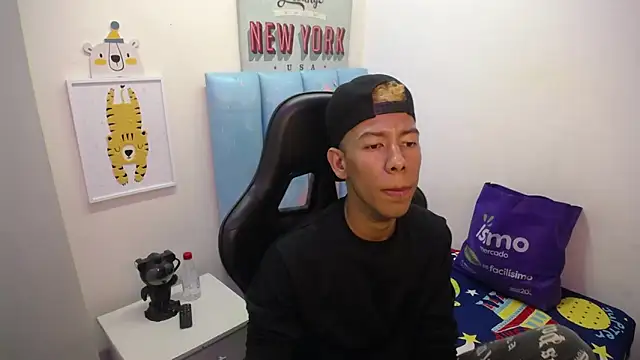 Snapshot of Taylerr_19 chatting on February 2026 10:17:02 PM Taylerr 19 online show from February 2026 10:17:02 PM