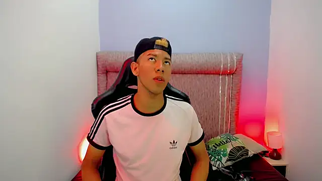 Snapshot of Taylerr_19 chatting on February 2026 04:08:01 AM Taylerr 19 online show from February 2026 04:08:01 AM